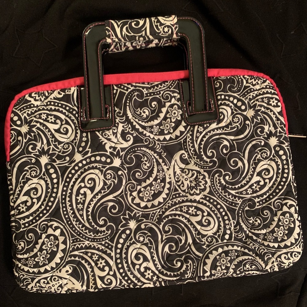 StudioC laptop case 12”x16” black & white paisley w/ pink accents, zipper works